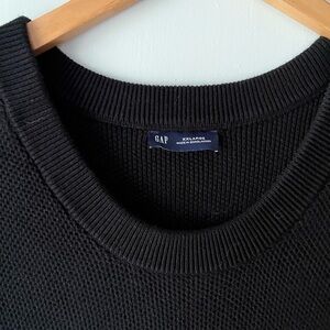 GAP Men's Classic Black Crewneck Sweater
